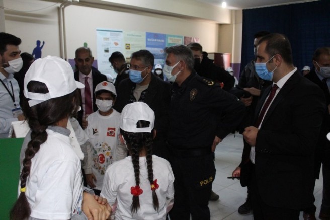 125’te TÜBİTAK 4006 Bilim Fuarı açılışı yapıldı