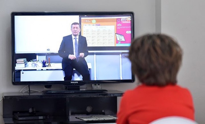 HASKÖY İLÇESİNDE EBA TV'YE ULAŞMAYAN ÖĞRENCİLERE TELEVİZYON HEDİYE EDİLDİ
