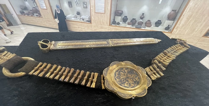 Ani kazılarında bulunan ve 22 yıldır korunan altın kemer, müzede sergilenmeye başlandı