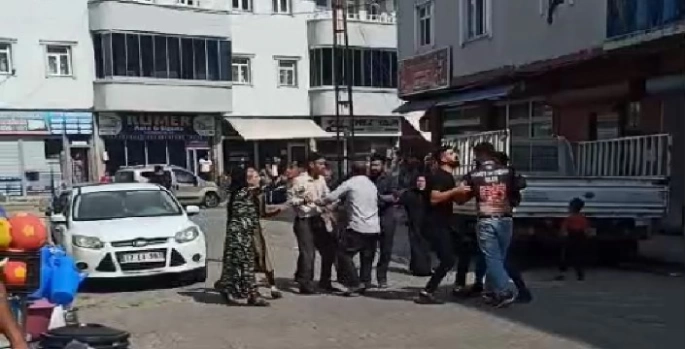 Bulanık'ta taşlı sopalı kavga 