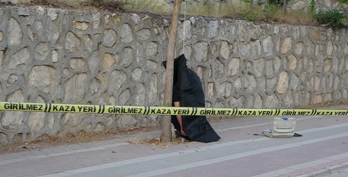 İş adamı iple ağaca asılı halde ölü bulundu