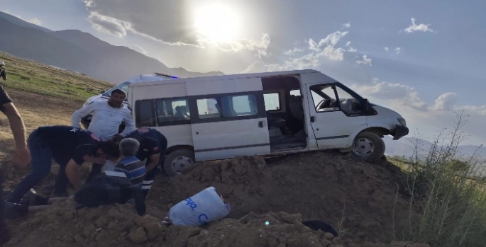 İşçileri taşıyan minibüs kaza yaptı: 5 yaralı