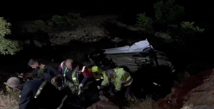Karakoçan'da devrilen otomobildeki 2 kişi öldü, 1 kişi yaralandı