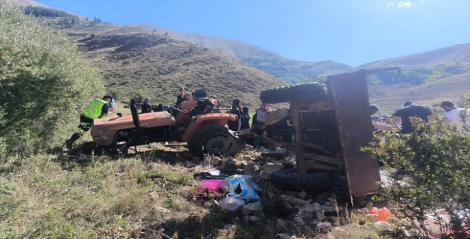 Traktörün devrildiği kazada 11 kişi yaralandı