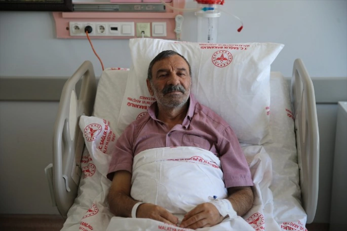Karın ağrısıyla gittiği hastanede böbreğinde tümör olduğunu öğrenen hasta ameliyatla iyileşti
