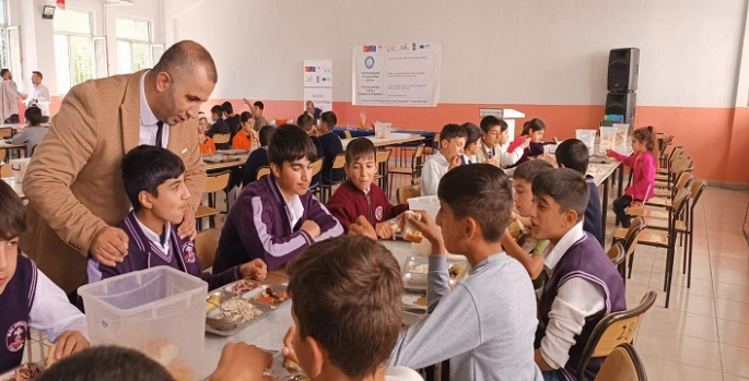 Milli Eğitim Müdüründen Pansiyon Öğrencilerine Ziyaret