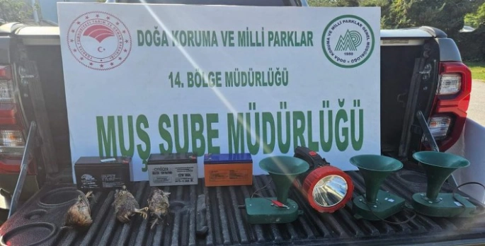Muş’ta ses cihazları ve farlar ile avlanan 3 kişiye 39 bin 500 TL para cezası
