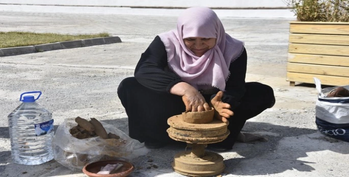 Bitlis’te el emeği göz nuru çanak çömlek sergisi açıldı