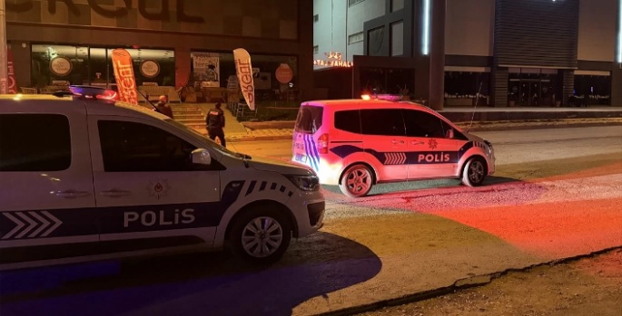 Düğün salonunda bıçaklı kavga: 4 yaralı