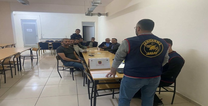 Jandarma ekipleri vatandaşları dolandırıcılık konusunda bilgilendirdi