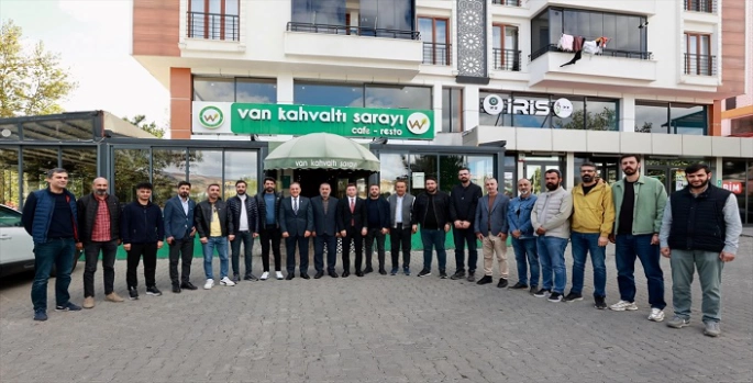 Vali Usta, gazetecilerle bir araya geldi