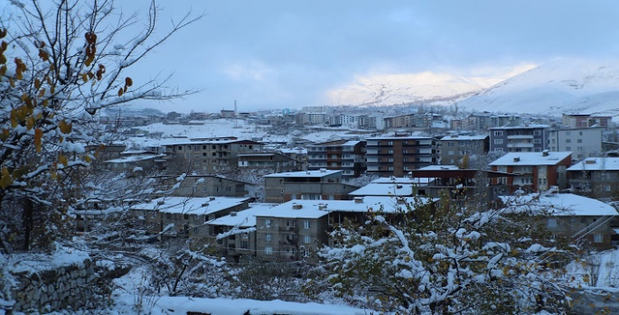 Hakkari'de 10 köy yolu ulaşıma kapandı