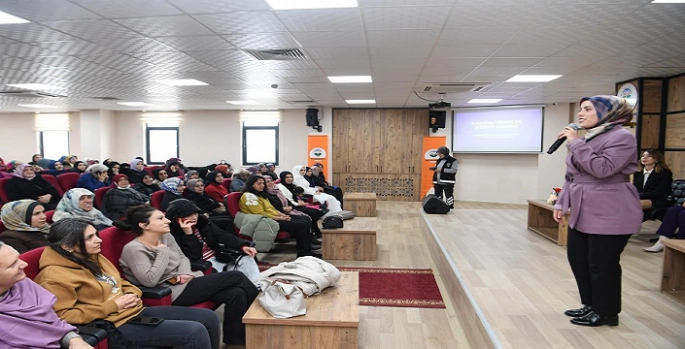 Muş'ta ‘Kadına yönelik şiddete karşı uluslararası mücadele günü’ kapsamında konferans düzenlendi