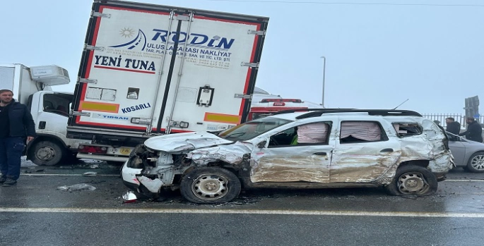 Bitlis'te zincirleme trafik kazası: 31 yaralı