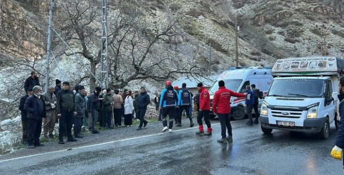 Kayalıklardan düşen genç hayatını kaybetti