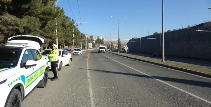 Malatya'da 5 araçlı zincirleme kaza: 2 yaralı
