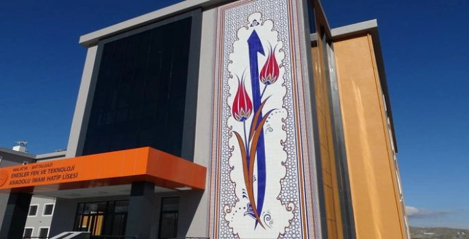 Malatya'da Guiness'e aday olan çiniler ilgi odağı oldu