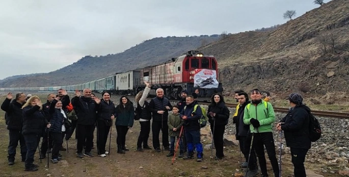 Muş Valisi Çakır, doğa yürüyüşüne katıldı