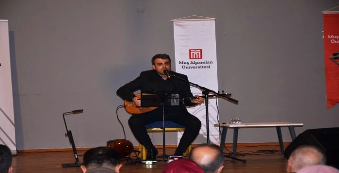 Sanatçı Adem Fırat, Bulanık MYO öğrencilerine konser verdi