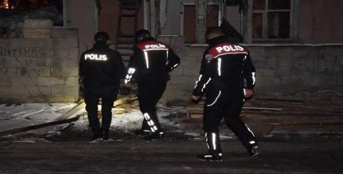 Toplamda 33 yıl 4 ay 27 gün hapis cezası olan 23 şahıs yakalandı
