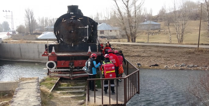 Van'da tren ve trafik kazası tatbikatları nefes kesti