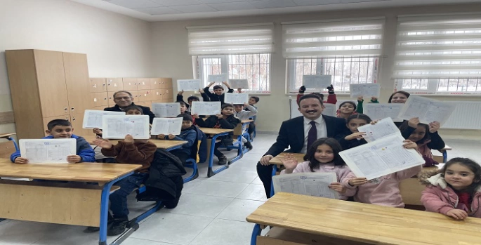 Malazgirt'te 11 bin 641 öğrenci karne sevinci yaşadı