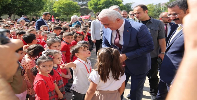 Muş Valisi Çakır: Bizleri gururlandıran öğrencileri tebrik ediyorum