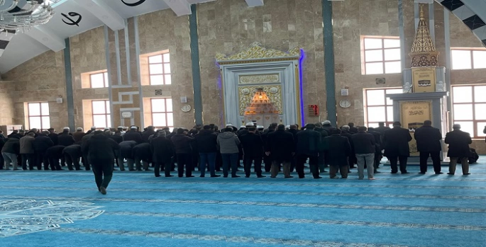 Çaldıran'da deprem şehitlerini anma programı