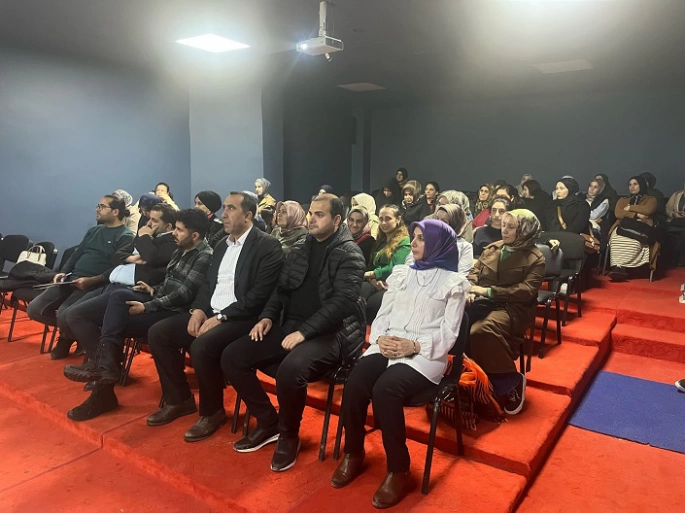 Bulanık’ta ‘Sağlıklı Hayat için Akılcı İlaç Kullanımı’ adlı seminer düzenlendi