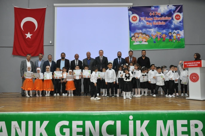 Bulanık’ta 4-6 yaş grubu Kuran kursundan yılsonu programı