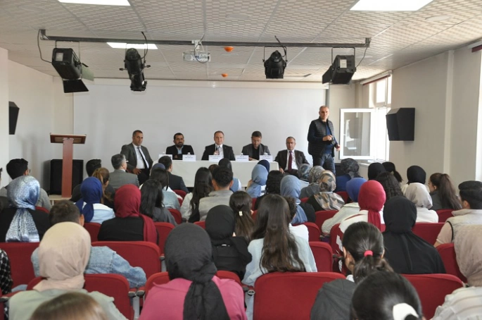 YKS’ya Hazırlanan Öğrencilere Bulanık’ta’ Kariyer ve Yetkinlik’ semineri verildi