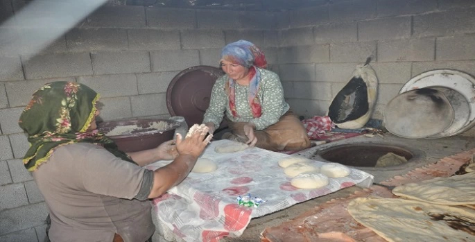Bulanık'ta tandır ekmeği geleneği sürdürülüyor