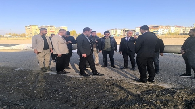Bulanık Kaymakamı Koşansu, yapımı devam eden stadyum projesinde incelemelerde bulundu