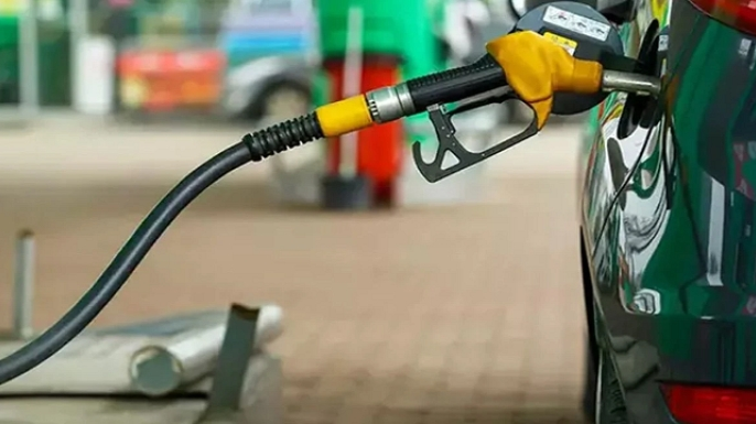 Motorine Büyük Zam Geliyor! Araç Sahipleri Şaşkın: Bu Gece Fiyatlar Yeniden Artıyor