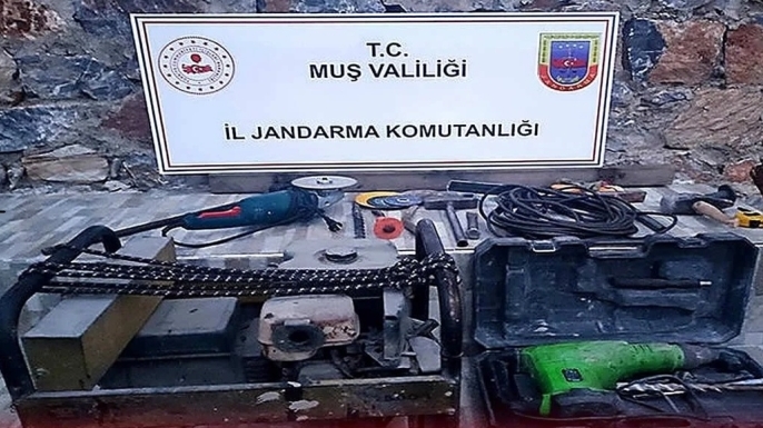 Muş'ta Kaçak Kazı Operasyonu: 3 Şüpheli Gözaltına Alındı