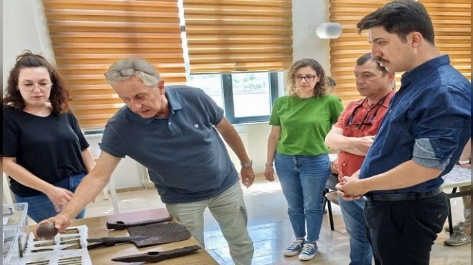 Kaymakam Kahraman, Malazgirt'in tarihini ortaya çıkaran ekibi ziyaret etti