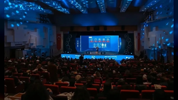 Maun, Bilim İletişiminin Geleceğinin Ele Alındığı Zirveye Katıldı