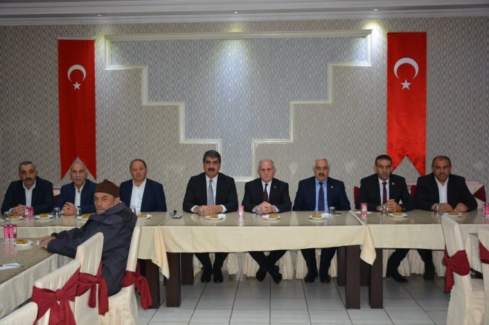 Aşkale'de bayram geleneği devam ediyor