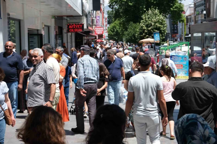 Erzincan'da bayram yoğunluğu tatilcilerin de akınıyla iki katına çıktı