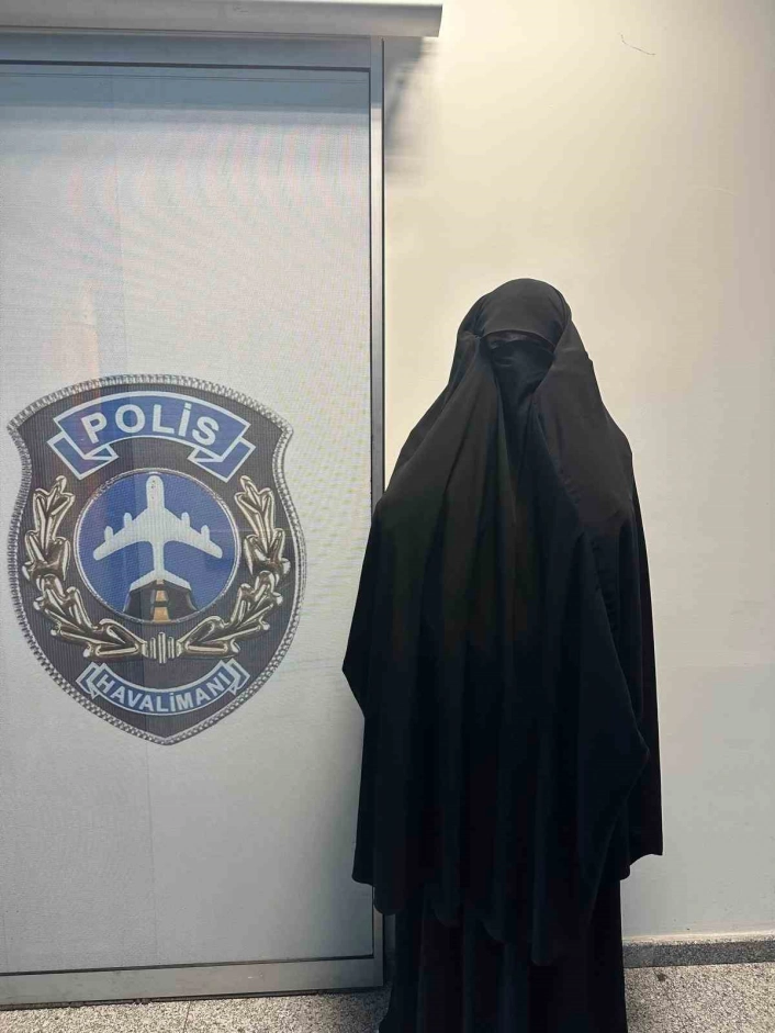 Kars'ta kadın kılığında yakalanan zanlının güvenlik kamerası görüntüleri ortaya çıktı