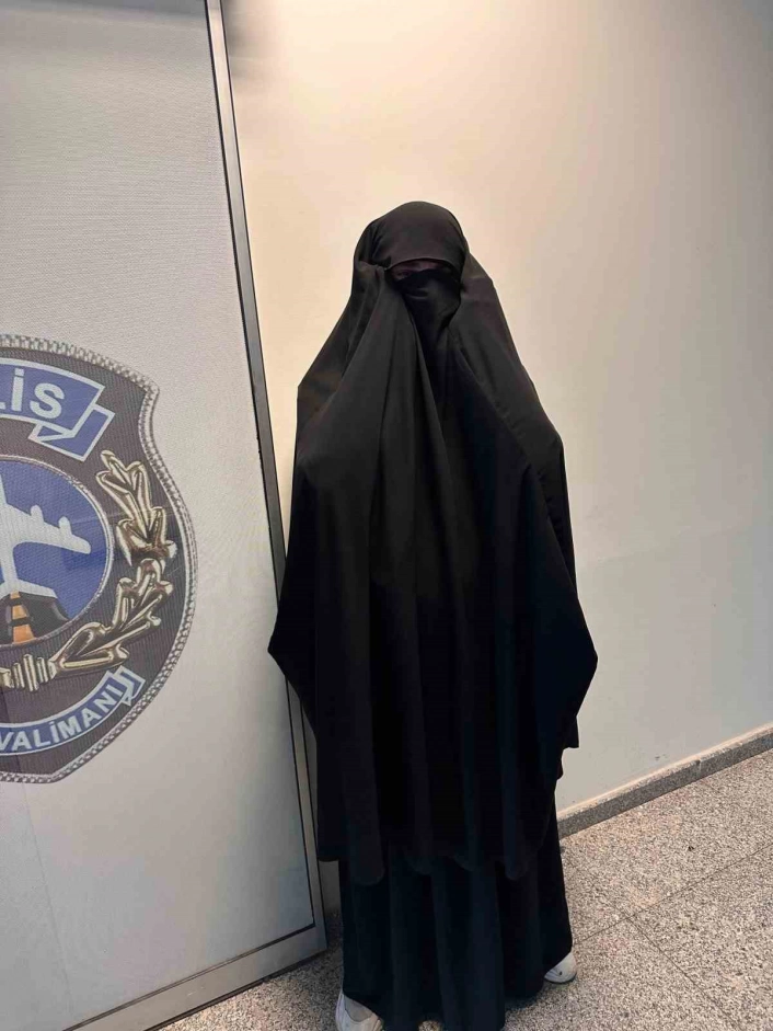 Kars'ta suç makinesi şahıs kadın kılığında yakalandı