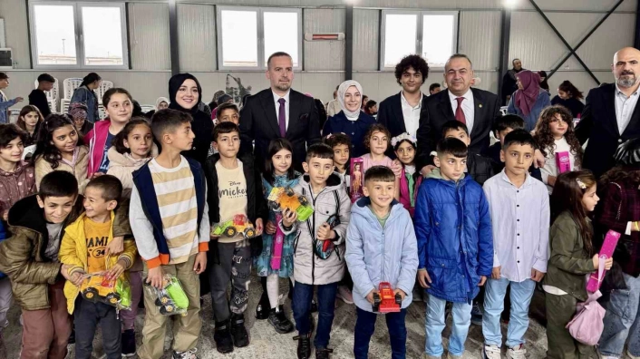 MAGİNDER'den Samanköy Konteyner Kent'te bayram sevinci