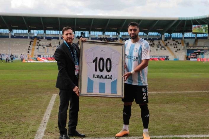 Mustafa Akbaş 100'incü maçına çıktı