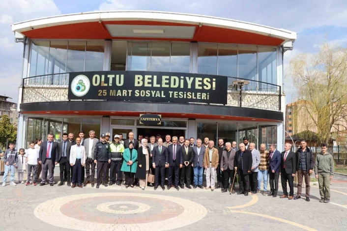Oltu'da bayramlaşma coşkusu sürüyor