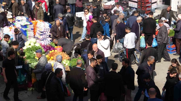 Van'da çarşı ve pazarlarda bayram hareketliliği