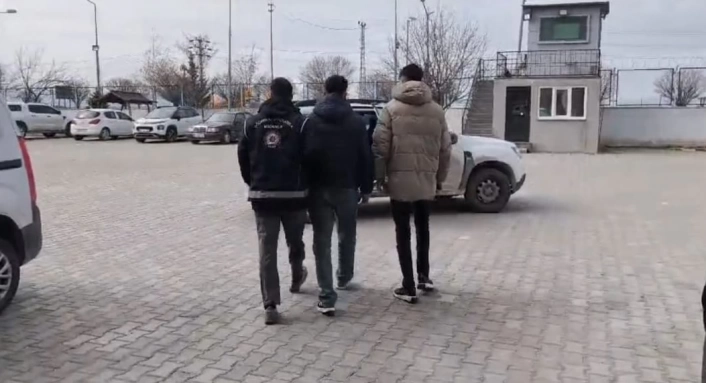 Van'da göçmen kaçakçılığına 6 tutuklama