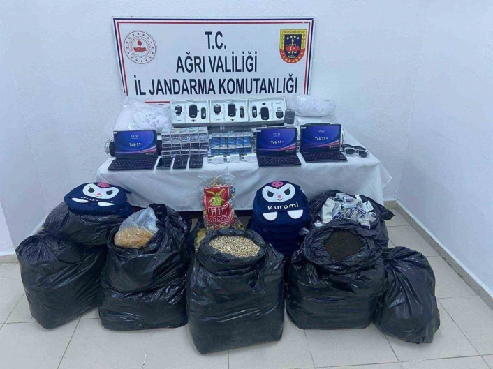 Ağrı'da Jandarma ekiplerinden kaçakçılık operasyonu: 4 gözaltı