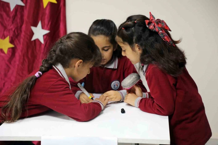 Ağrı'da minik öğrencilerin kitap sevgisi bilgi yarışmasına taşındı