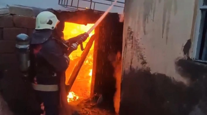 Ağrı'da tüp patladı, alevler geceyi aydınlattı