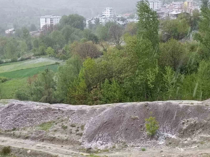 Elazığ'da dolu yağışı etkili oldu